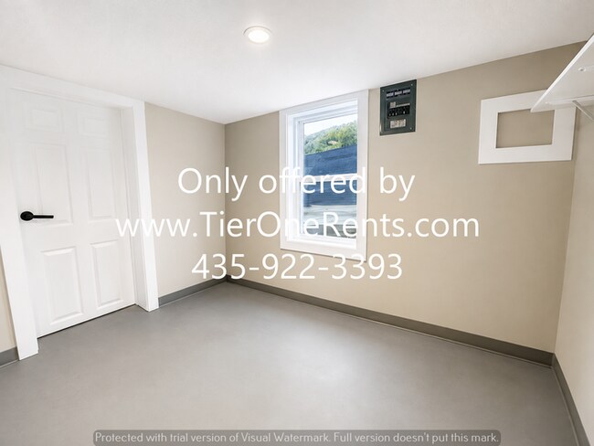 Building Photo - This property offers a NO DEPOSIT option available for qualified renters!