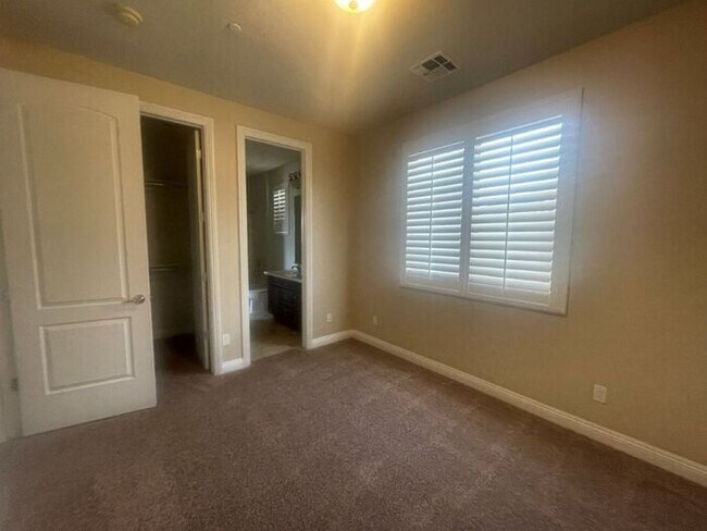 Building Photo - 3758 E Ember Glow Wy