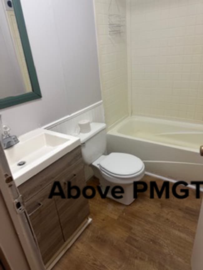 Building Photo - 3 Bedroom and 2 Bathroom Mobile home in the Tanglewood area