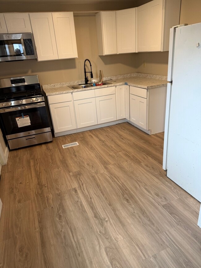 Building Photo - 1606 N Lindsay St