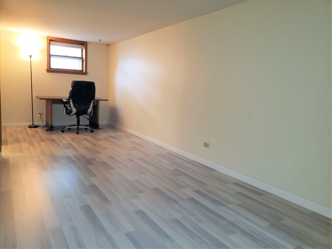 Building Photo - 2312 Oakton St