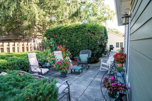 Building Photo - 3501 Saratoga Ave