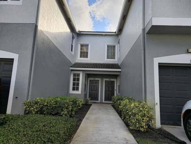 Building Photo - Prime Location & Modern Comfort in Greenacres! 3 Bed 2.5 Bath Townhouse