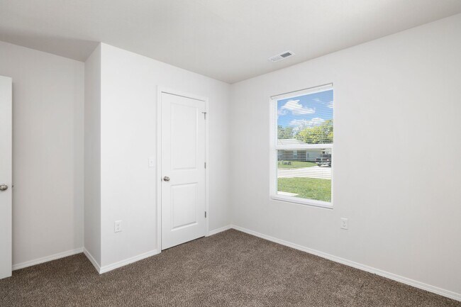 Building Photo - 3 Bedroom Home in Monett