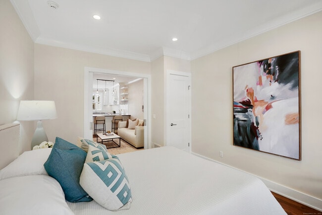 Building Photo - 31 East Ave