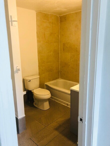 Building Photo - 5 Lafayette St