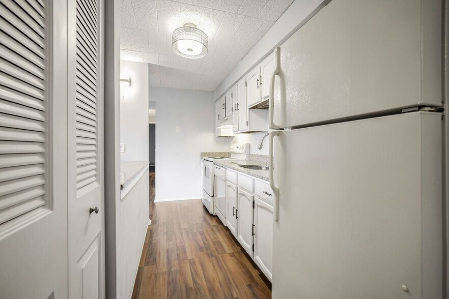 Building Photo - 997-C HEATHER RIDGE DR, 3C