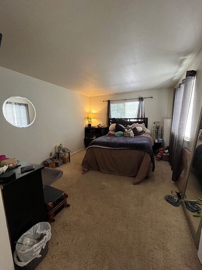 Building Photo - 457 W 91st Cir
