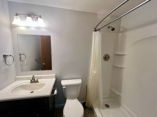 Building Photo - 4 Bed | 2 Bath | House