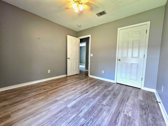 Building Photo - 6718 Fort Deposit Dr