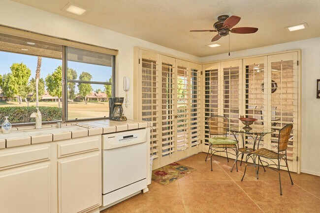 Building Photo - 25 Joya Dr