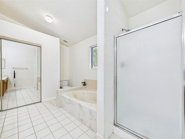 Building Photo - 814 Lochnell Dr