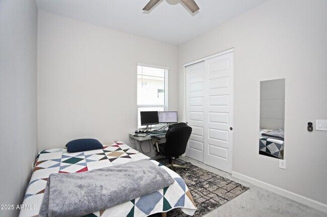 Building Photo - 10549 W Albert Ln