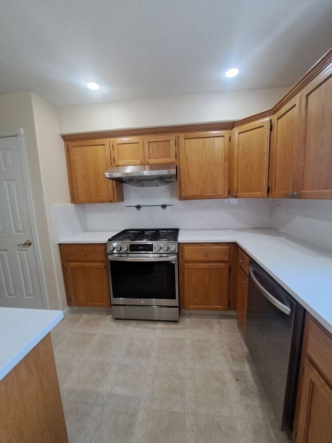 Building Photo - Beautiful setting 4 bedroom A/C Available Now