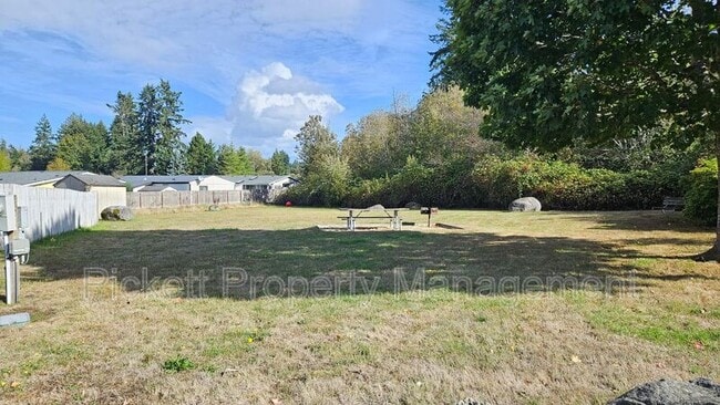 Building Photo - 6453 Grand Pine Loop NE