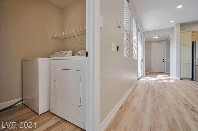 Building Photo - 10966 Positano St