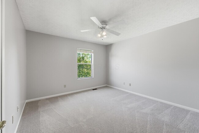 Building Photo - 6498 Ringsend Ct