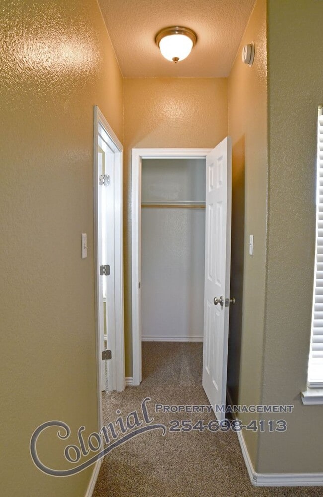 Building Photo - AVAILABLE NOW!!!!!