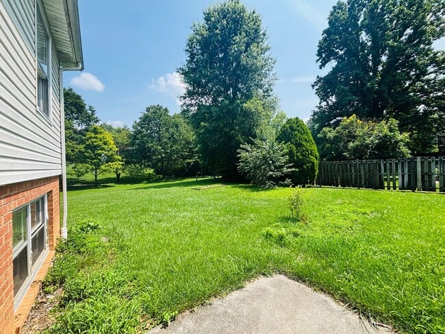 Building Photo - 306 Woodbine Dr