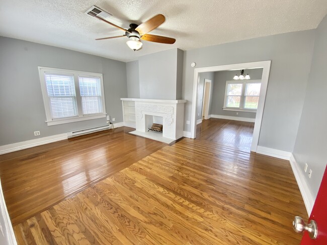 Living room - 2833 NW 15th st