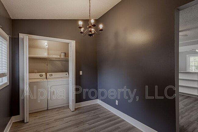 Building Photo - 407 Cedar Lane Rd