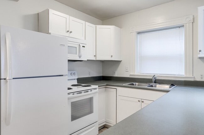 Building Photo - 1802 Parkwood Ave