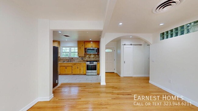 Building Photo - 19022 Sylvan St