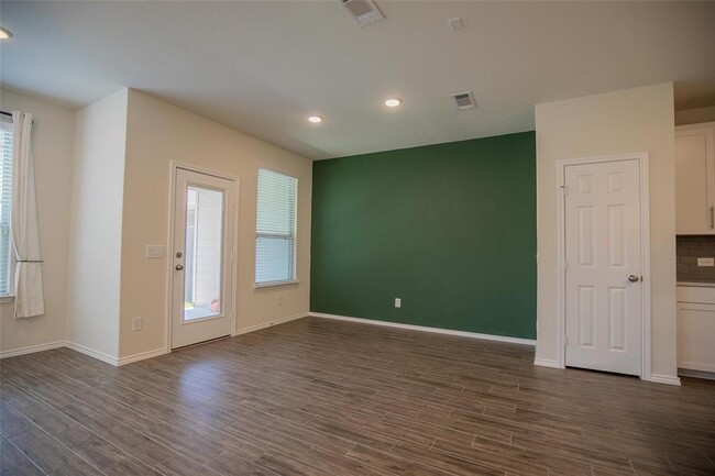 Building Photo - 3415 Avondale Vw Dr
