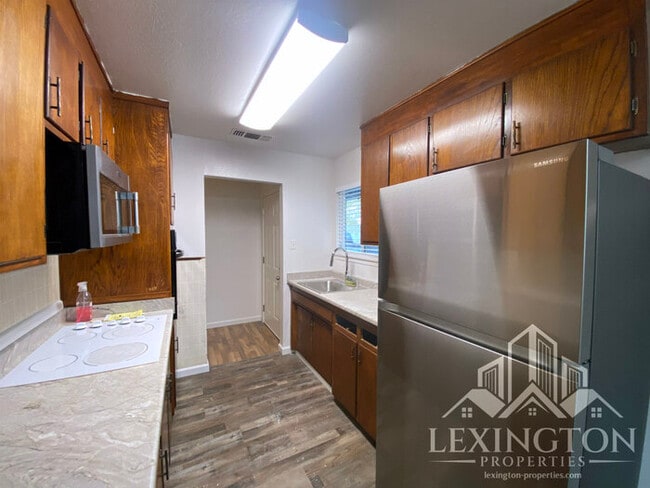 Building Photo - Beautifully Remodeled, 3BD/2BA Home, Avail...
