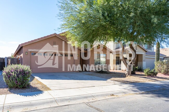 Building Photo - Beautiful Home with a Pool in Maricopa