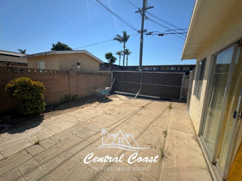 Building Photo - 0 W Camino Colegio