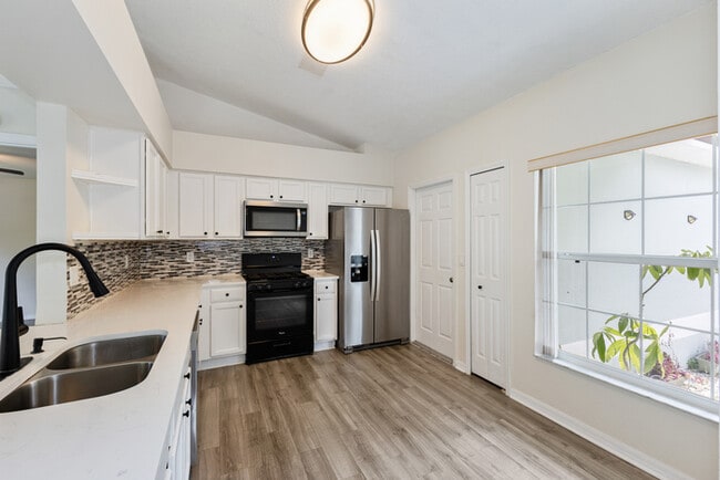Building Photo - 13219 Pinyon Dr