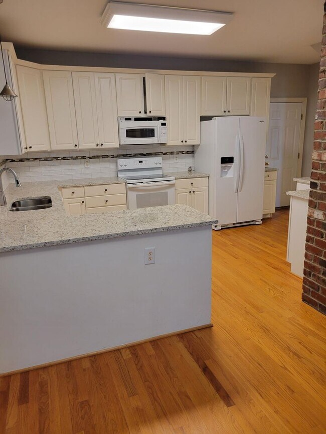 Building Photo - Awesome 4br/2.5ba in exc Cary Location! Available Now!