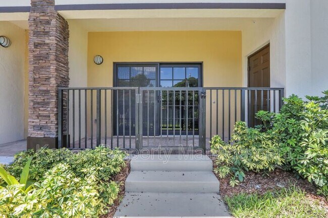 Building Photo - 630 NE 14th Ct