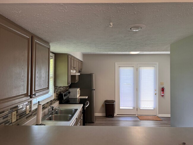 Building Photo - PRICE REDUCTION Available June 2026;  Monthly rent is $1,600