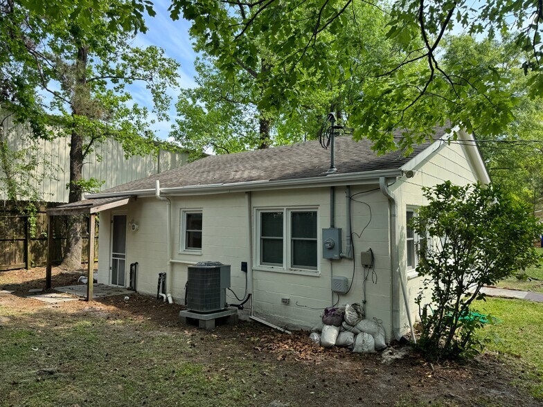 Building Photo - 1834 Belgrade Ave