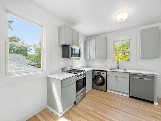 Building Photo - 4014 Avenue D
