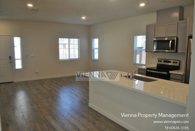 Building Photo - 3057 Pruett Dr