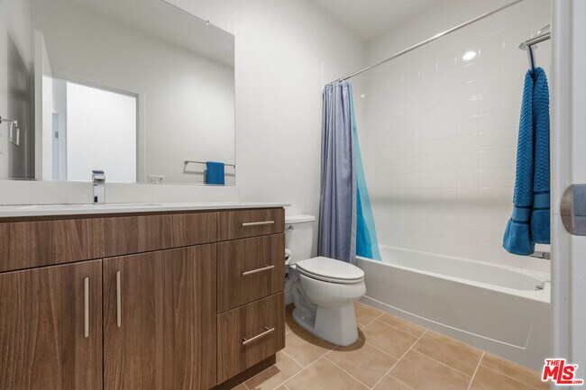 Building Photo - 9942 Artesia Blvd