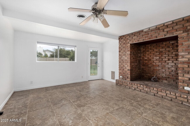 Building Photo - 3726 E Weldon Ave