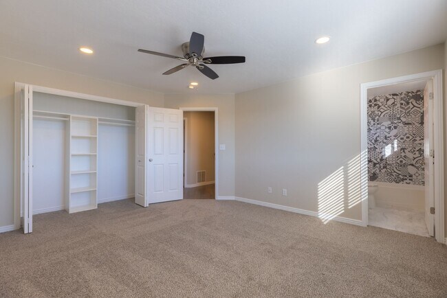 Building Photo - Darling home in desirable Little Valley with a PRIVATE POOL!