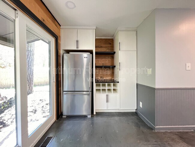 Building Photo - 2170 Beech Valley Dr