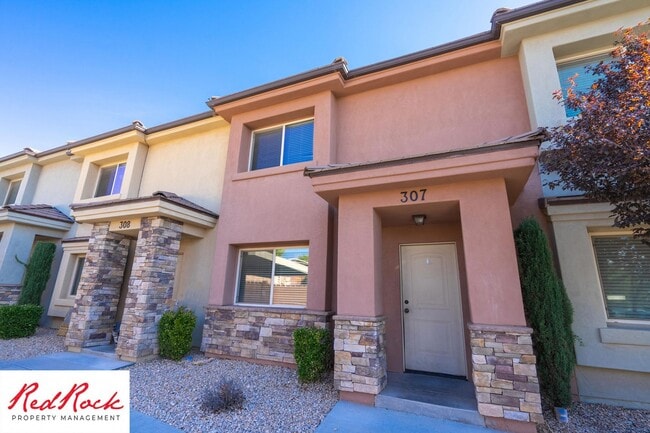 Building Photo - Charming 3 Bedroom Townhome with INTERNET INCLUDED & Dog-Friendly!