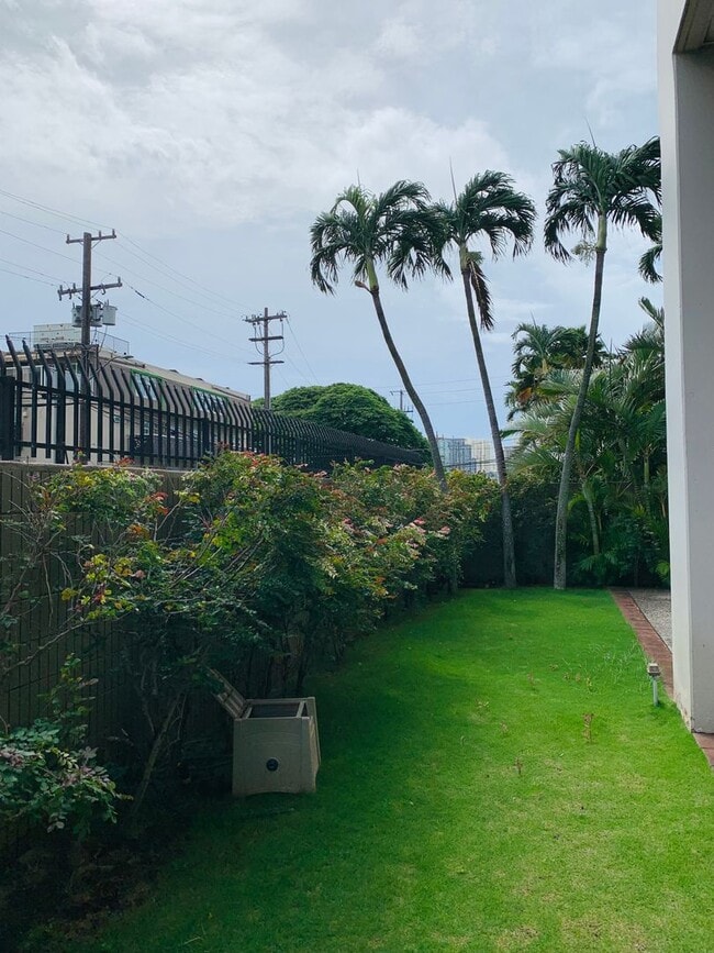 Building Photo - Fully Renovated 2/1/1 at Alexander Towers