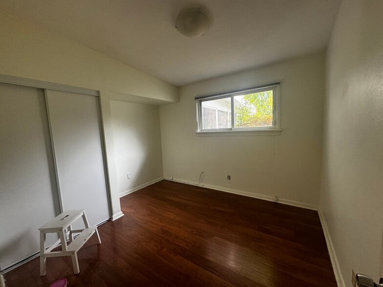 Building Photo - 19 Stoneyside Ln