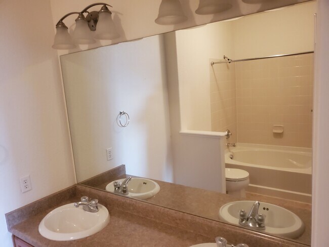 Building Photo - 15700 E Jamison Dr