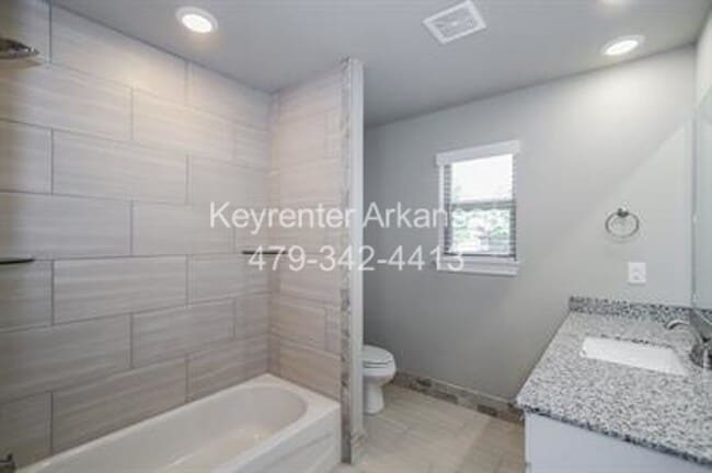 Building Photo - Awesome home with great location in Rogers