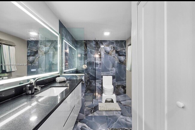 Building Photo - 7545 E Treasure Dr