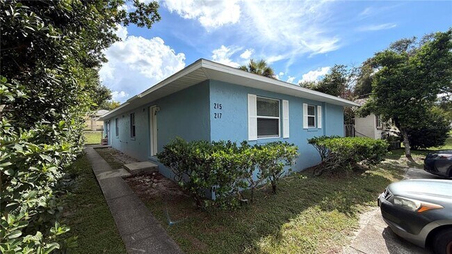 Building Photo - 215 E Hibiscus Dr