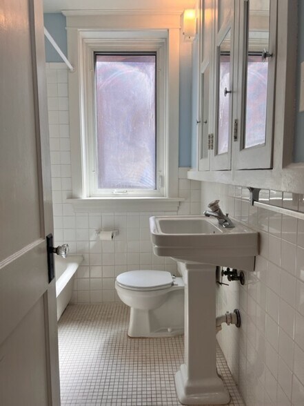 Building Photo - 4655 S 37th St